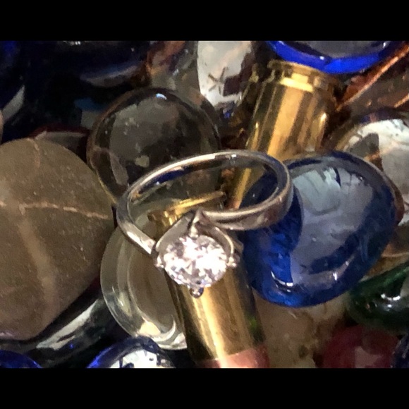 Moissanite solitaire ring - Picture 8 of 9